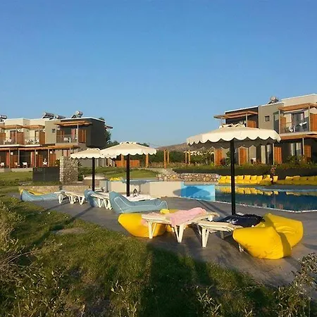 Ampelia Beach